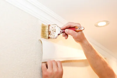 Pose de papier peint à Savigneux — revêtements muraux et toiles de verre